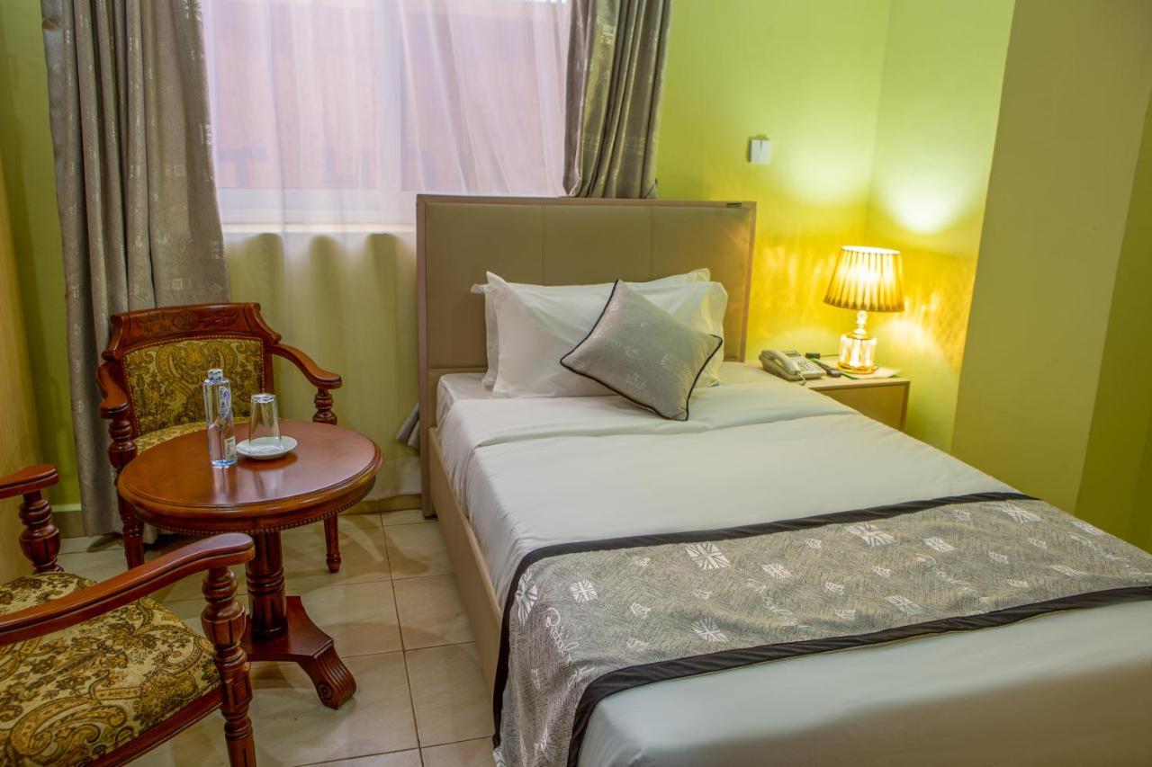 Bukandula Hotel Кампала Екстериор снимка