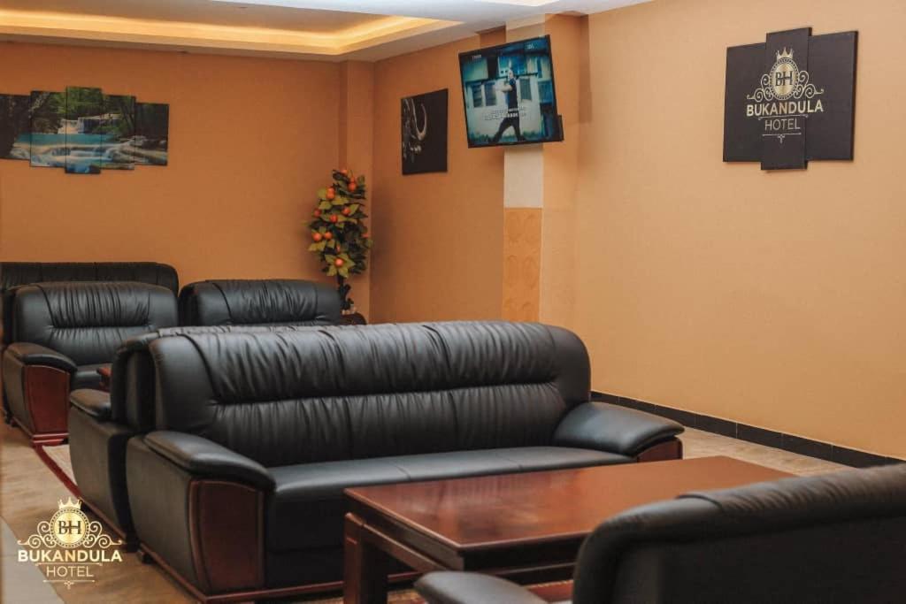 Bukandula Hotel Кампала Екстериор снимка